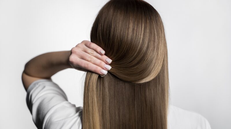 Cheveux Éclatants et Forts : Guide Complet pour des Soins de Cheveux Optimaux